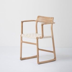 Jídelní židle z masivního dubového dřeva s područkami a bílým sedákem Gazzda Fawn