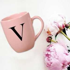 Růžový keramický hrneček Vivas Letter V, 330 ml