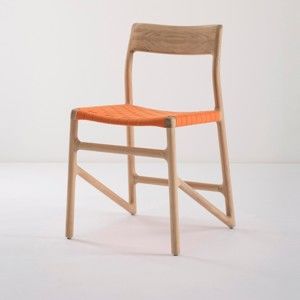 Jídelní židle z masivního dubového dřeva s oranžovým sedákem Gazzda Fawn