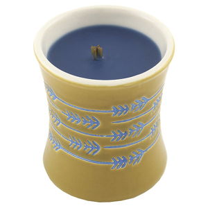 Svíčka s vůní džínoviny v keramickém svícnu WoodWick, doba hoření 40 hodin