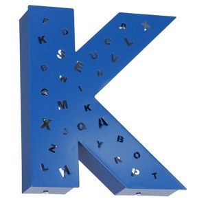Modrá světelná dekorace ve tvaru písmene Glimte Letter K