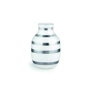 Bílá kameninová váza s detaily ve stříbrné barvě Kähler Design Omaggio, výška 12,5 cm