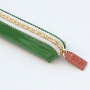 Zelený penál na tužky Caroline Gardner