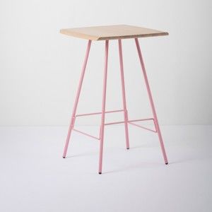 Barový stolek s deskou z masivního dubového dřeva a růžovými nohami Gazzda Leina