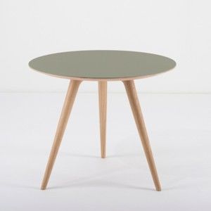 Příruční stolek z dubového dřeva se zelenou deskou Gazzda Arp, Ø 55 cm