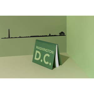 Černá nástěnná dekorace se siluetou města The Line Washington DC