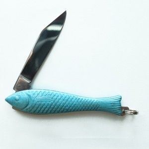 Světle modrý český nožík rybička v designu od Alexandry Dětinské