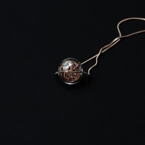 Skleněný náhrdelník s detailem v měděné barvě Ko-ra-le Precious