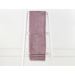 Světle vínově hnědý bavlněný ručník Emily, 70 x 140 cm
