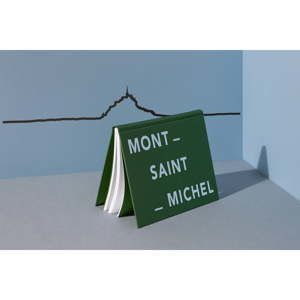 Černá nástěnná dekorace se siluetou města The Line Mont-Saint-Michel XL