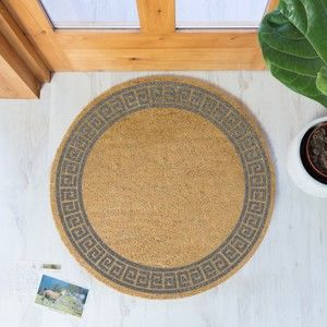 Šedá kulatá rohožka z přírodního kokosového vlákna Artsy Doormats Greek Border, ⌀ 70 cm