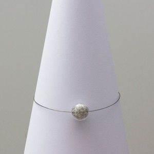 Skleněný náhrdelník ko-ra-le Wired, stříbrný