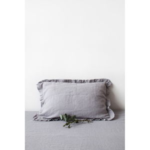 Světle šedý lněný polštář s řaseným lemem Linen Tales, 50 x 60 cm