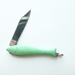 Světle zelený český nožík rybička v designu od Alexandry Dětinské