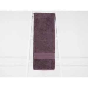 Fialový bavlněný ručník Madame Coco Emily, 70 x 140 cm