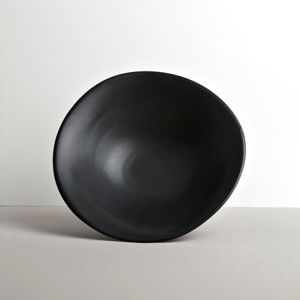 Černý keramický hluboký talíř Made In Japan Modern, ⌀ 24 cm