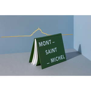 Pozlacená nástěnná dekorace se siluetou města The Line Mont-Saint-Michel