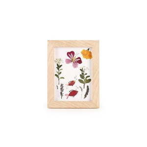 Dřevěný rámeček na lisované květiny Kikkerland, 13,3 x 15 cm